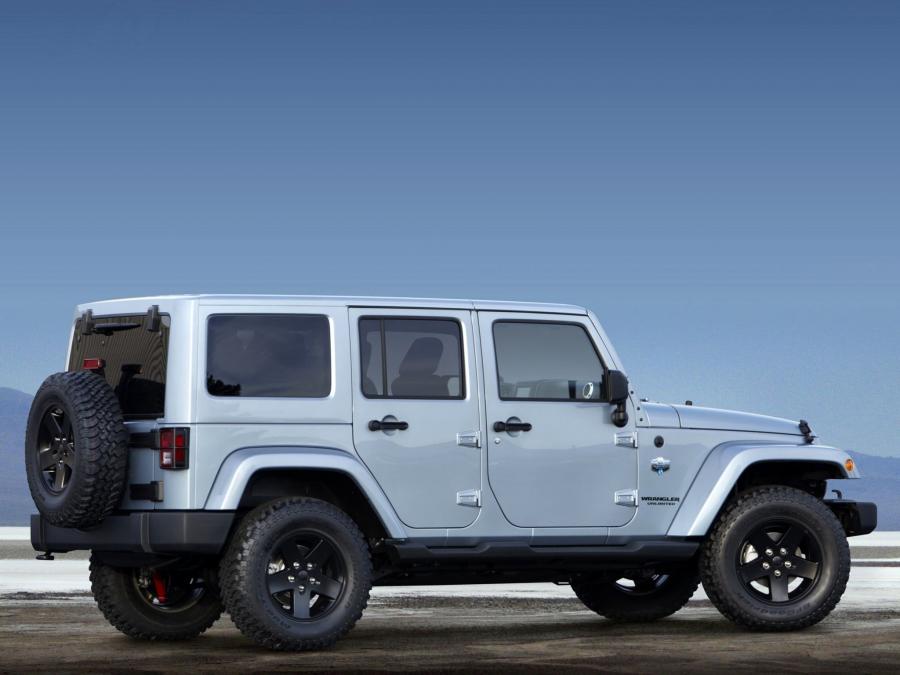  Jeep Wrangler Unlimited Arctic 2012 года  (фото 18 из 35)